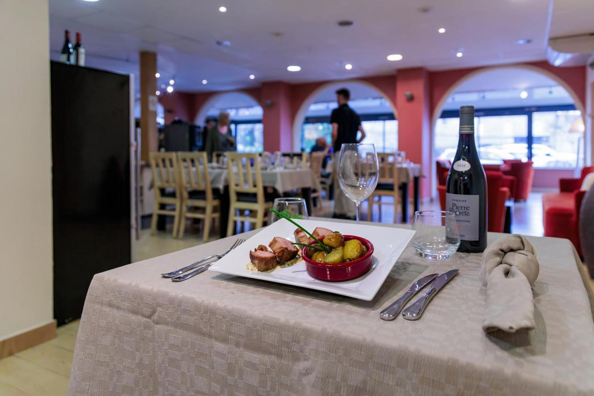 Logis Hotel Restaurant Auberge De La Xaintrie Saint-Privat  Exterior photo